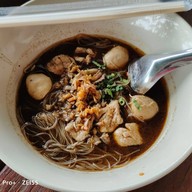 เมนูของร้าน ก๋วยเตี๋ยวเรือชมนา