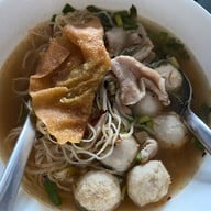 เมนูของร้าน ก๋วยเตี๋ยวอยู่เจริญ
