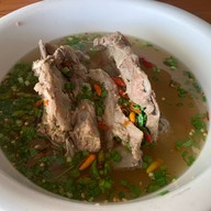 ร้านก๋วยเตี๋ยวหมูต้มยำตำลึงนายเอก แยกปราณบุรี