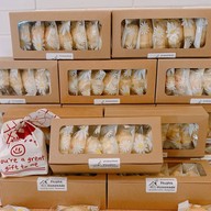 ภูผาโฮมคาเฟ่  (ชา กาแฟ น้ำปั่น ขนมปังปิ้ง ครอฟเฟิล)