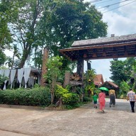 บ้านลานลูกไม้