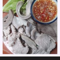 ต้มเลือดหมู ก๋วยเตี้ยวต้มยำโบราณใส่ตำลึง (เฮียตงทำเอง) ตรงข้าม ธ.ออมสินสะพานควาย