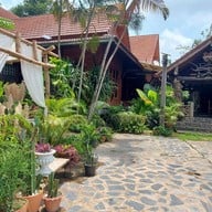 บ้านลานลูกไม้