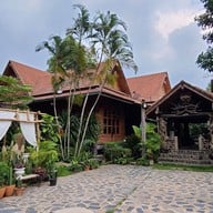 บ้านลานลูกไม้