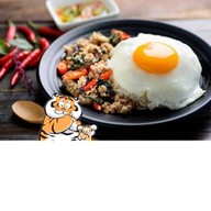 เฮียอ้วน หมูปิ้ง-ไก่ปิ้ง สูตรโบราณ เสนานิคม