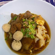 ก๋วยเตี๋ยวเนื้อ ศรเดชโภชนา