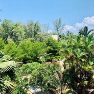 โรงแรมอ่าวมะนาว รีสอร์ท