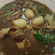 เมนูของร้าน ก๋วยเตี๋ยวเรือเฉินหลง ถนนแสงจันทร์