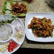 ครัวพอใจ&อีสานแซ่บ