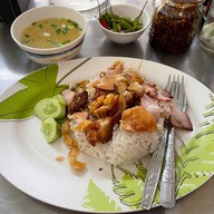 เมนูของร้าน ราชาหมูกรอบ