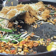 ผัดไทย หอยทอด ตลาดอตก.(เจ๊สมรเจ้าเก่า20ปี)