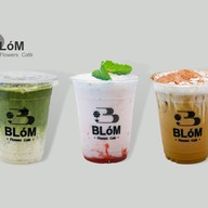 Blóm flowers café ตลาดสนธนบุรี