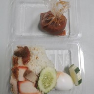 เมนูของร้าน ปิงข้าวหมูแดงหมูกรอบ ถนนพุทธบูชา