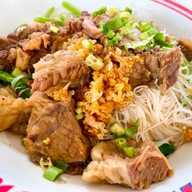 ก๋วยเตี๋ยวหม้อไฟนาย 100 ล้าน โชคชัย