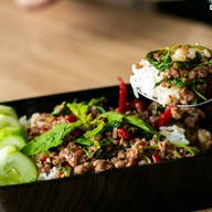 เมนูของร้าน แมน คิทเช่น ข้าวปลาแกะ อาหารตามสั่ง