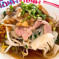 ก๋วยเตี๋ยวหม้อไฟนาย 100 ล้าน โชคชัย