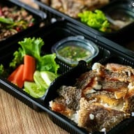เมนูของร้าน แมน คิทเช่น ข้าวปลาแกะ อาหารตามสั่ง