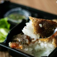 เมนูของร้าน แมน คิทเช่น ข้าวปลาแกะ อาหารตามสั่ง