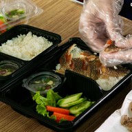 เมนูของร้าน แมน คิทเช่น ข้าวปลาแกะ อาหารตามสั่ง