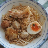 เป็นหนึ่ง ก๋วยเตี๋ยวต้มยำ เย็นตาโฟ