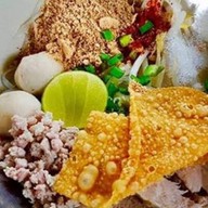 นายอู๊ดข้าวขาหมูและบะหมี่หมูแดง ก๊วยเตียวต้มยำ แสนสบาย พระราม4