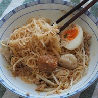 เป็นหนึ่ง ก๋วยเตี๋ยวต้มยำ เย็นตาโฟ