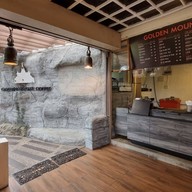 หน้าร้าน Golden Mount Coffee