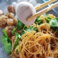 เมนูของร้าน เจ๊เกียง เย็นตาโฟต้มยำ หมู่บ้านปาริชาติ หมู่บ้านปาริชาติ 345