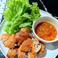 เปาะเปี๊ยะทอด(สูตรนครพนม) ซอย อินทามระ25 แยกสุทธิสาร