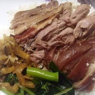 นายอู๊ดข้าวขาหมูและบะหมี่หมูแดง ก๊วยเตียวต้มยำ แสนสบาย พระราม4