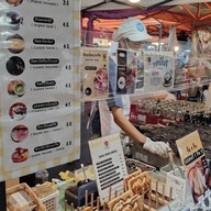 ซากุ ซากุ ครัวซองต์ไทยากิ ตลาดเวิลด์มาร์เก็ต