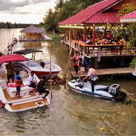 จันทร์ธารา Restaurant