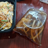 เมนูของร้าน ผัดไทยกุ้งสด ไทยอาคาร