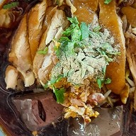 อิ่มเส้นริมโค้ง ก๋วยเตี๋ยวไก่ ข้าวซอย