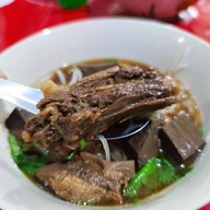เมนูของร้าน ก๋วยเตี๋ยวเป็ดตุ๋น เจ๊แกละ  ตลาดบางลี่