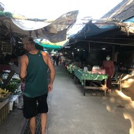 ตลาดสดนาม่วง