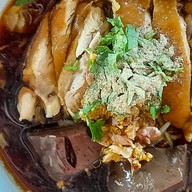 อิ่มเส้นริมโค้ง ก๋วยเตี๋ยวไก่ ข้าวซอย