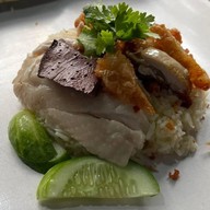 ข้าวมันไก่ โอชิน  (ต้นตำหรับเจ้าแรกวงเวียนใหญ่ )