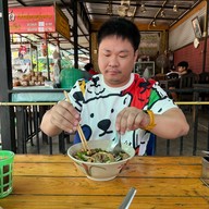 ก๋วยเตี๋ยวเรือรังสิต ป้าน้อมเจ้าเก่า สาขา สะพานไม้ฟิวเจอร์