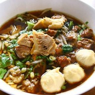 ก๋วยเตี๋ยวเรือยายโฉม น้ำตก&ต้มยำ