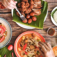 ก๋วยเตี๋ยวต้มยำ (หน้าโรงเรียนพาณิชยการทุ่งสง)