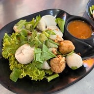 เฟื่องฟ้าก๋วยเตี๋ยวปลา บางกรวย