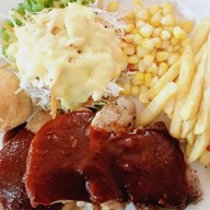 ไผ่โอชะ (หน้าปากทางเข้าโรงเรียนกิตติวิทยา)