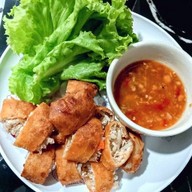 เปาะเปี๊ยะทอด(สูตรนครพนม) ซอย อินทามระ25 แยกสุทธิสาร