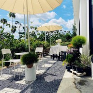 หน้าร้าน กาแฟบ้านดอกไม้