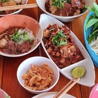 ก๋วยเตี๋ยวเรือนรกแตก@กาญจนบุรี