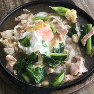 เมนูของร้าน ราดหน้ากระทะร้อน