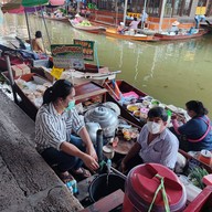 บรรยากาศ อ้วนข้าวหมูแดง