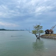 บรรยากาศ Koh Lanta Old Town Pier สะพานท่าเทียบเรือเกาะลันตาใหญ่