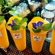 อมร Coffee & Bakery -